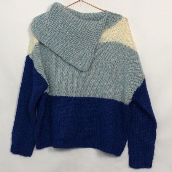 Moon & Madison Split Cowl-Neck Blue&White Stripe Sweater New Condition Medium - Picture 3 of 5